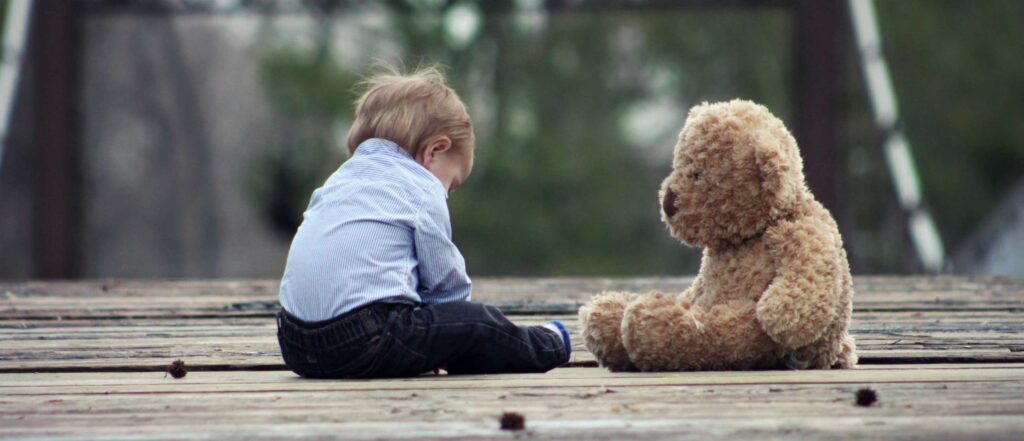 child and teddy